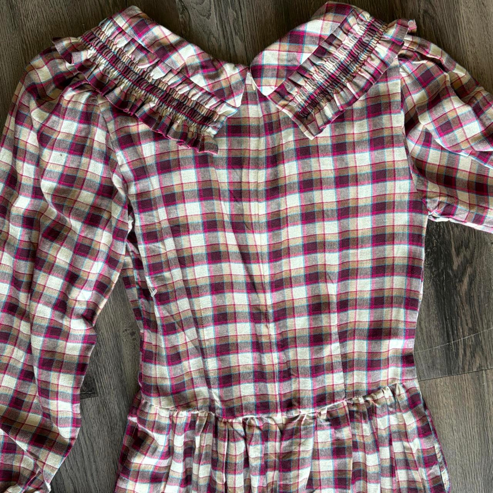 Gorgeous Burgundy And White Tach — image 3 of 3